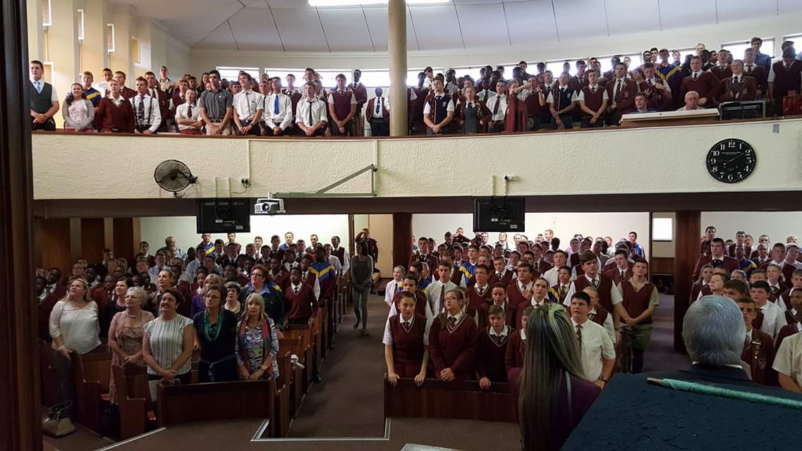 Skool erediens - staande aanbidding