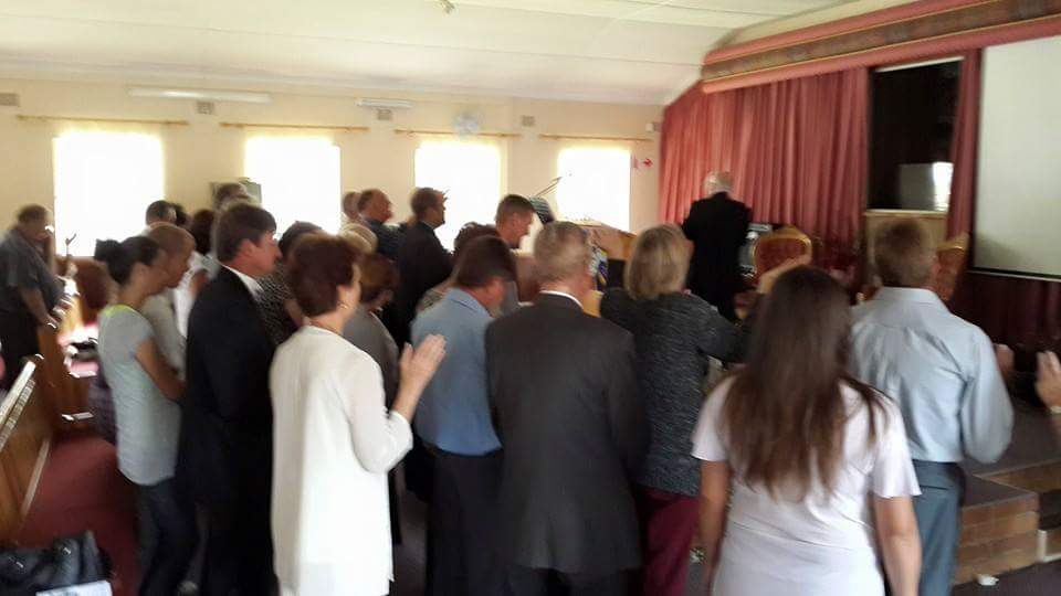 Saam in gebed as gemeente